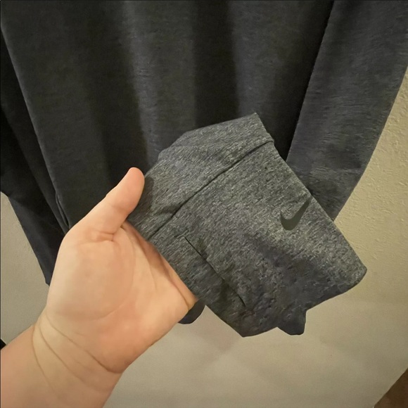 Women’s XXL Nike Pro Warm NWT long sleeve originally $75 almost 70% for $25!!!! - Picture 3 of 11